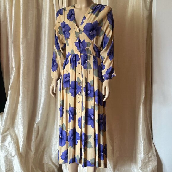 dresses - Picture 1 of 3